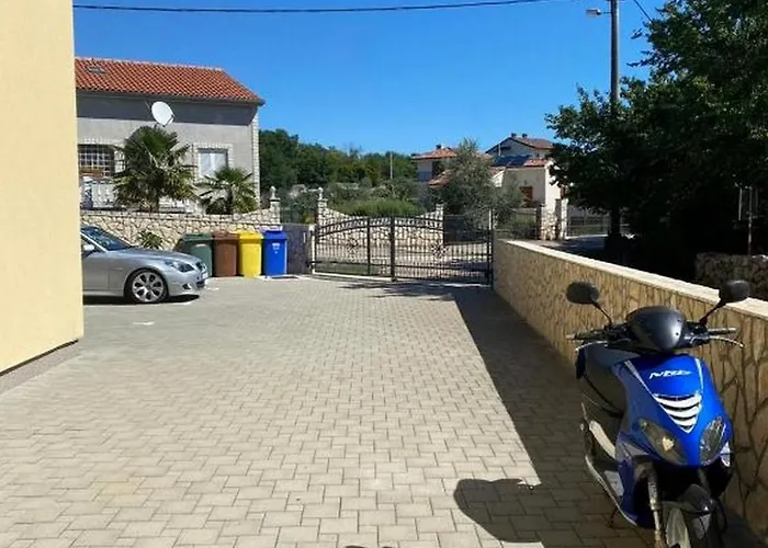 Lägenhet With A Parking Space Milovcici, Krk - 22553 Malinska